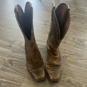 Men’s Ariat boots. Size 11